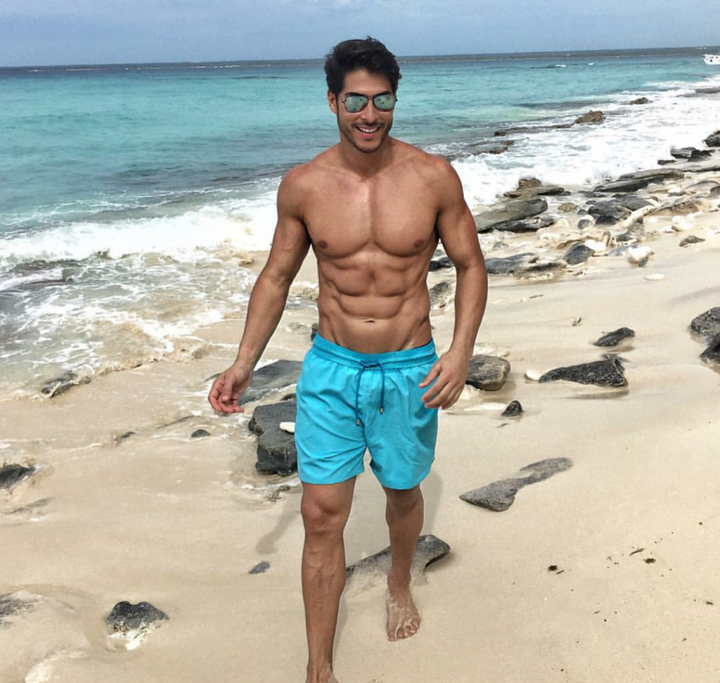 Bruno Santos shirtless  Homens de óculos, Produtos para homem