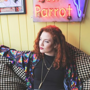 Assista ao lyric video de "Gave Me Something", novo single de Jess Glynne